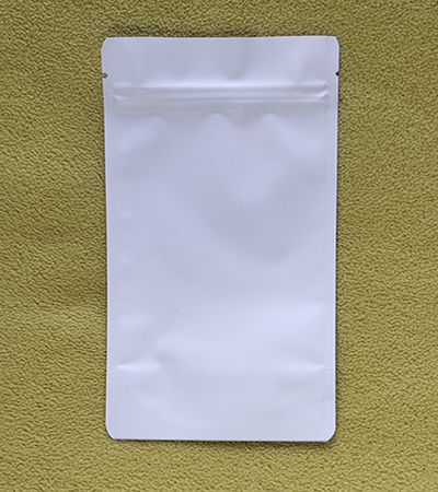 Бели матови 100% рециклируеми торбички тип дойпак